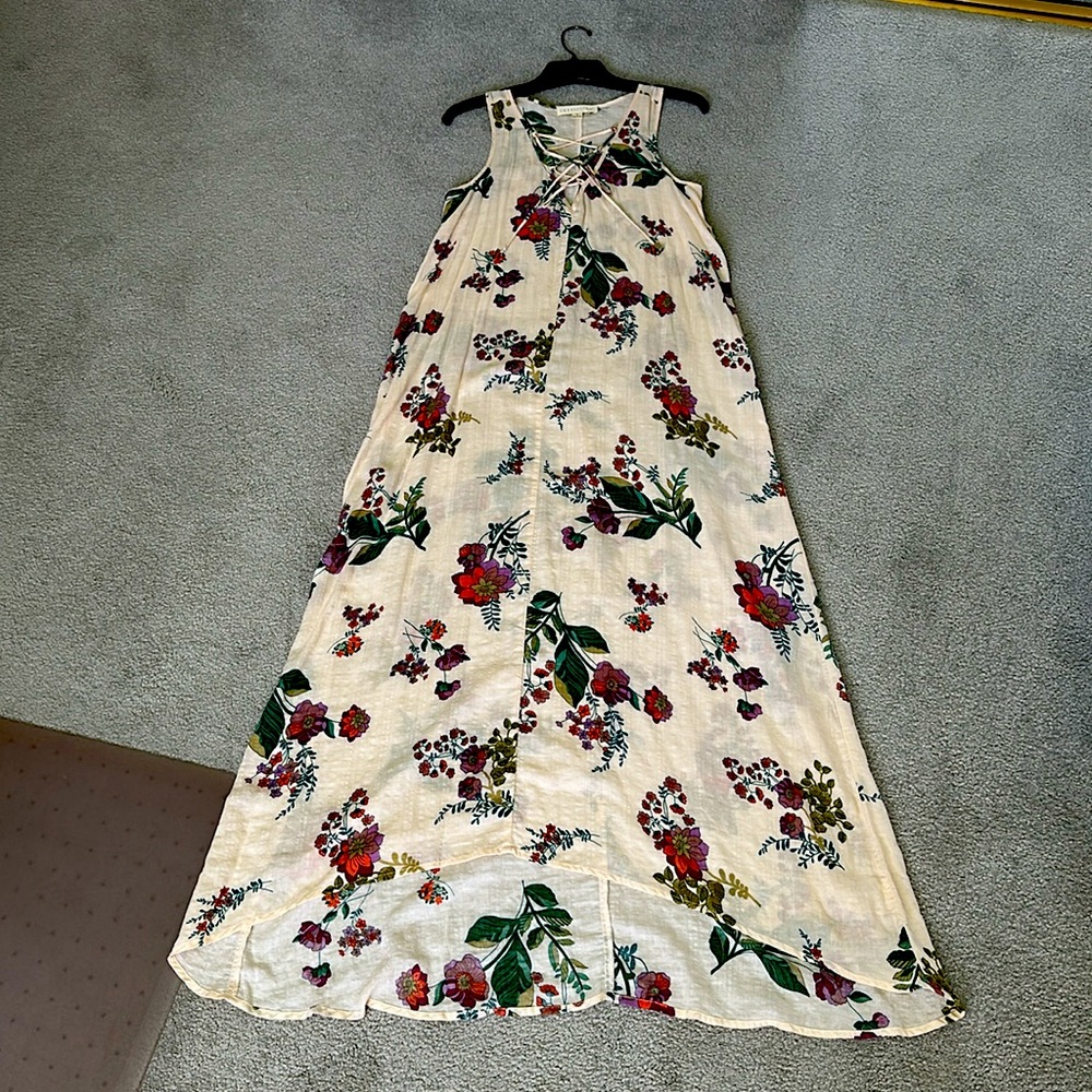 Pale peach floral sleeveless lightweight scalloped Maxi Dress 47” long